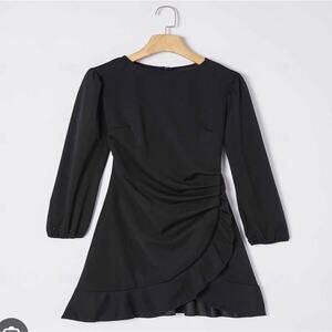 Long sleeve wrap black dress ￼